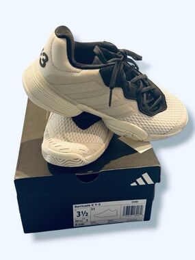 NWT IN BOX Adidas Barricade Y-3 Kids Tennis Shoes in White & Black (Kids 3.5 US)